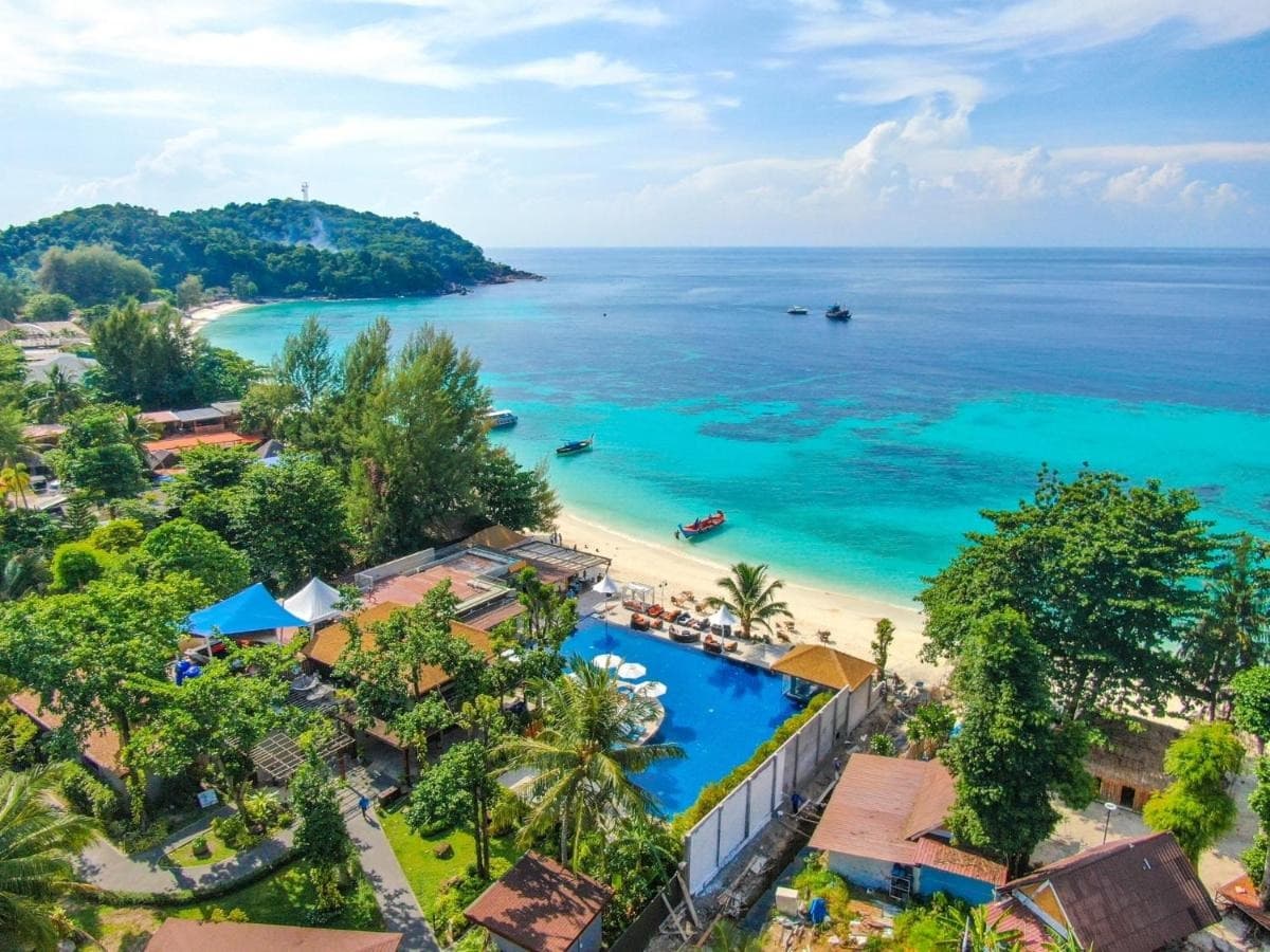 Akira Lipe resort